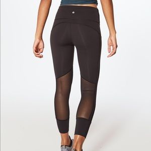 Lululemon Hit It 7/8 tight (25”) Black size 6